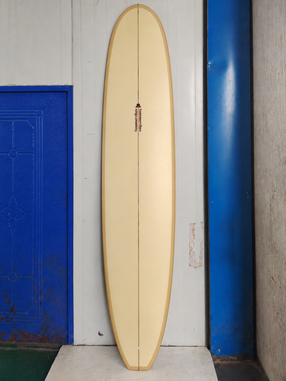 Summer vibes Classic Noserider Tan/Berry surfboard, full tan deck with berry branding and wood stringer