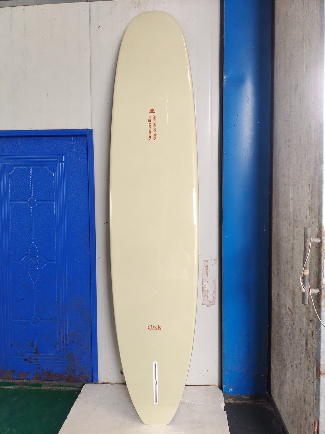 Summer vibes Classic Noserider Yellow Rust Gloss surfboard bottom view