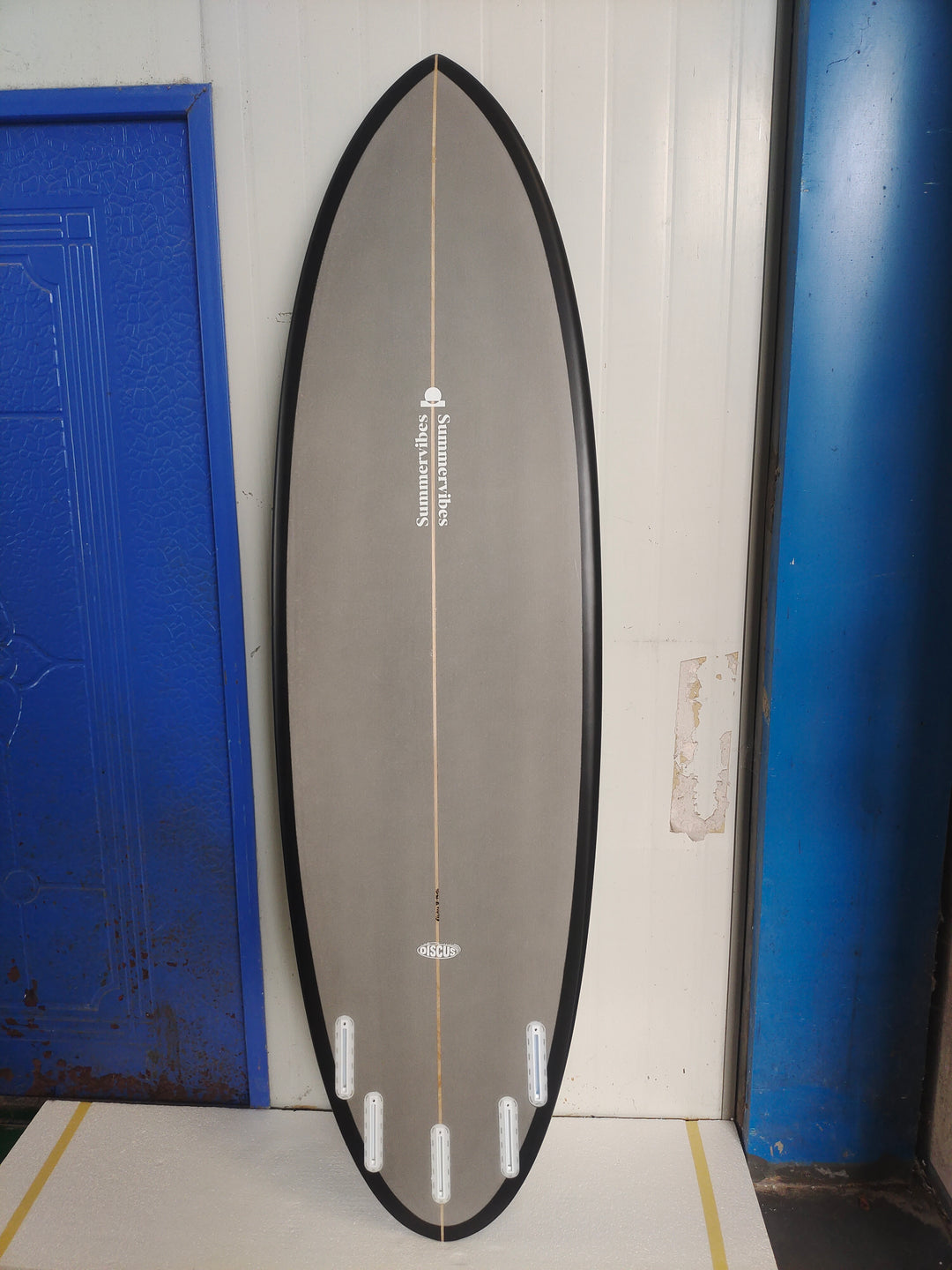 Summer vibes Discus Black Grey surfboard bottom view