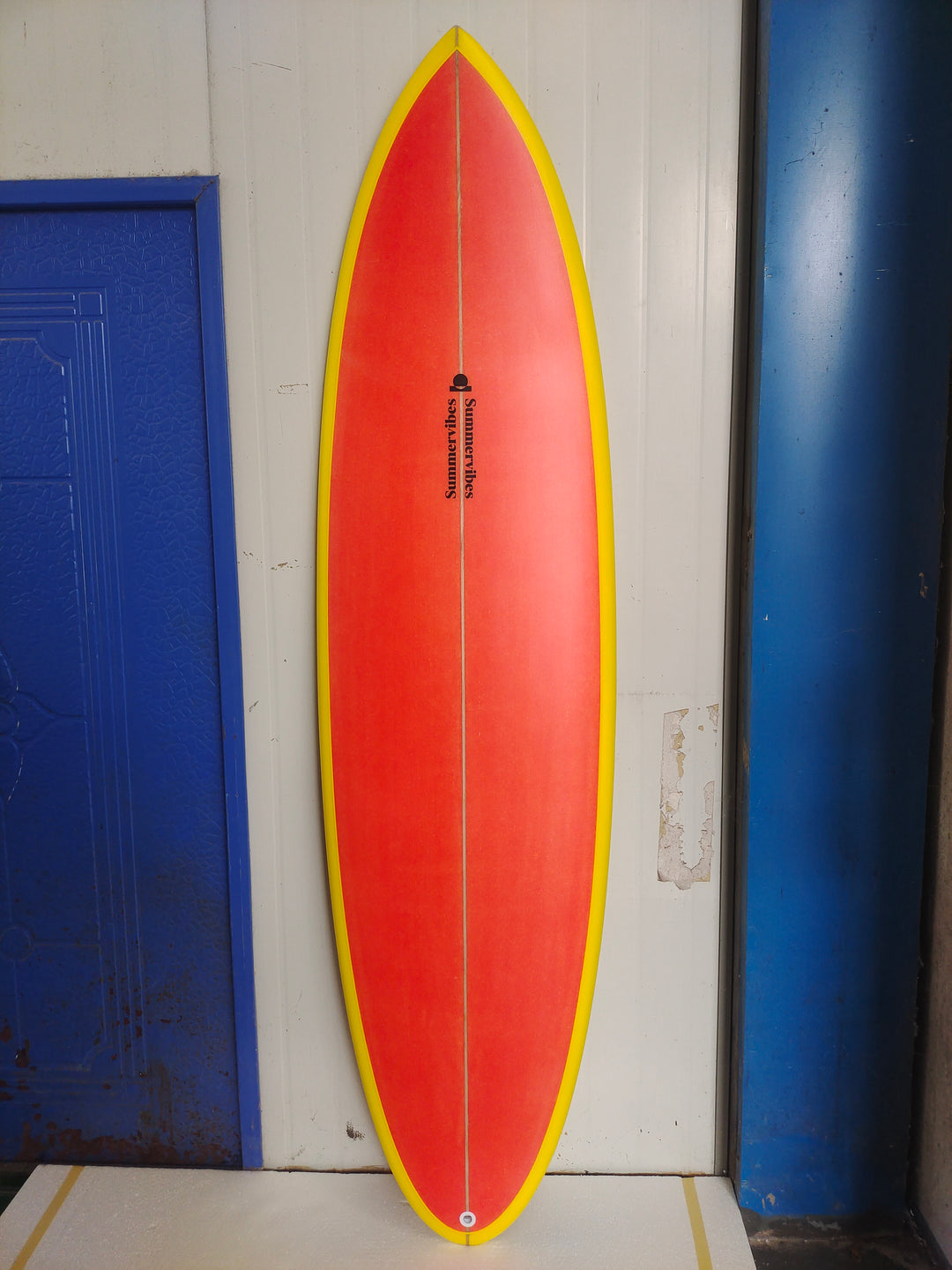 Summer vibes Discus Egg Round Tail Surfboard – Orange/Yellow — full deck factory photo